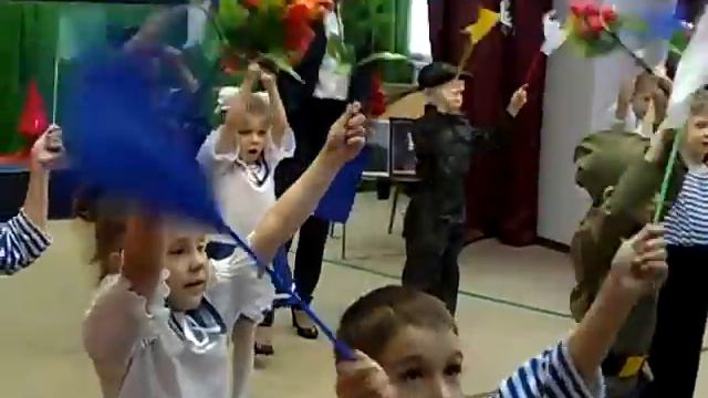 Песня "С дедом на парад". смотреть онлайн
