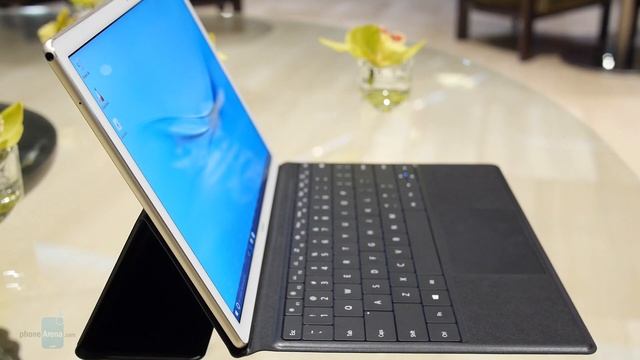 Huawei Mate Book hands-on: a Windows 10 2-in-1 device for business folks смотреть онлайн