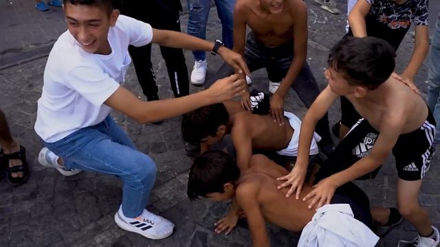 ÇUKUR MAHALLE LİDERİ! / DİYARBAKIR’LI MUSTO! смотреть онлайн