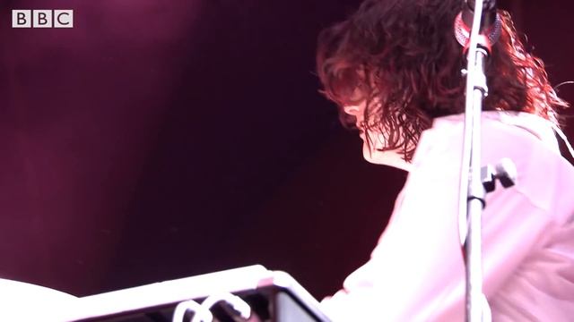 Pale Waves - There's a Honey (Glastonbury 2019) смотреть онлайн