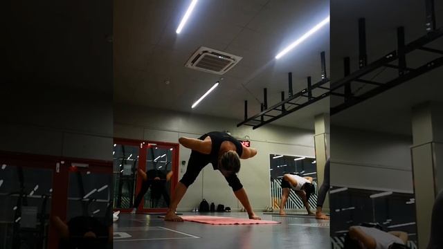 yoga with Kru Apple 7/1/2024 смотреть онлайн