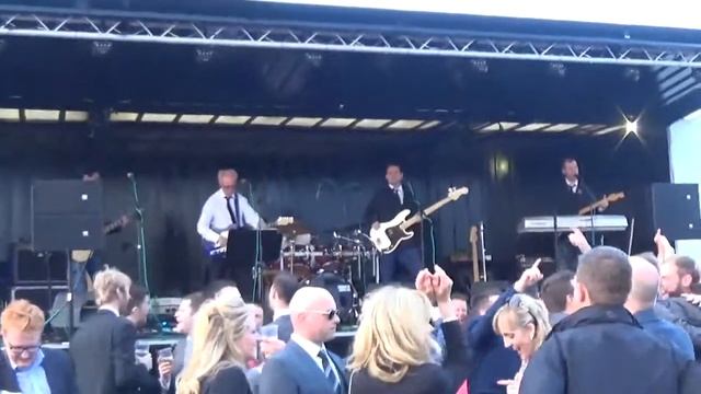 Brown Eyed Girl, Summer of '69 - The Mighty Macca at The QIPCO 1000 Guineas 03.05.2015 смотреть онлайн