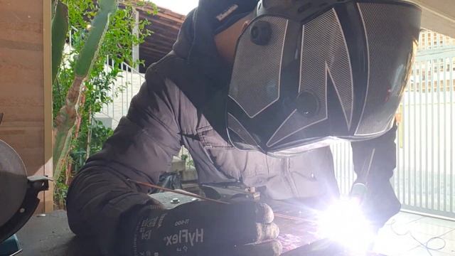 Soldando Processo TIG ( INVERSORA LINCOLN MEGA FORCE 225A) смотреть онлайн
