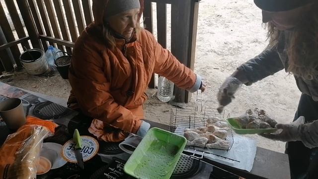 Делаем обсаду на окна ПВХ. Вставляем окна. Приехала подружка в гости. Делаем приборку. смотреть онлайн