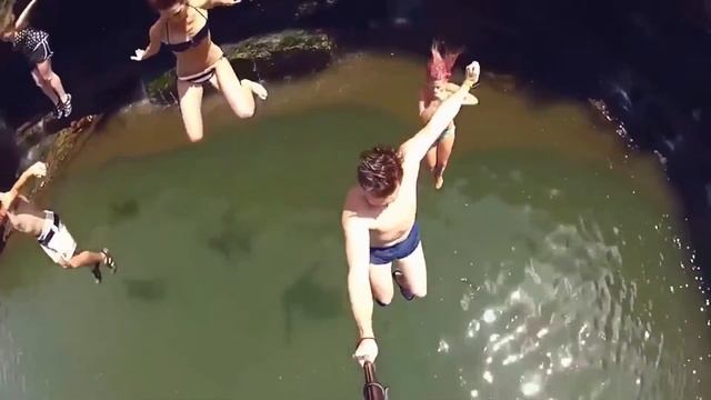 World's Lightest & Most Portable Solar Powered Generator смотреть онлайн