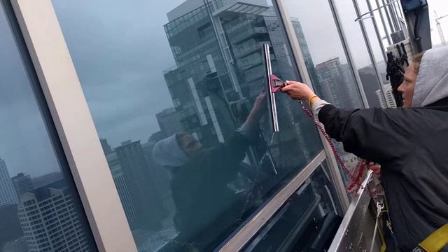 Rockie training day with keeyna, High-rise window cleaning 42 stories down town Seattle смотреть онлайн