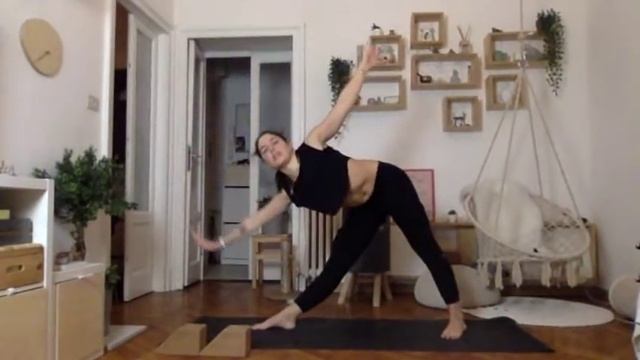 All about the legs | #yogawithmarti #restoacasafaccioyoga #distantimauniti смотреть онлайн
