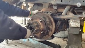 Isuzu elf truck how to replace brake shoe@Missionvlogtv7429