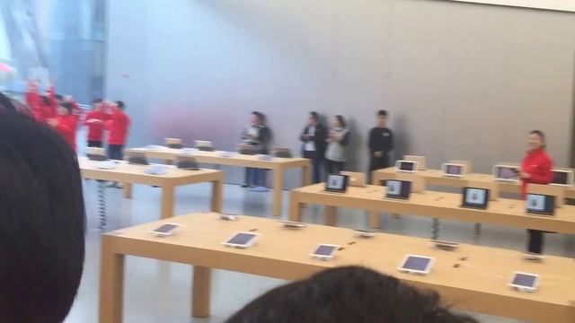 广州天环广场 Apple Store 盛大开幕 смотреть онлайн