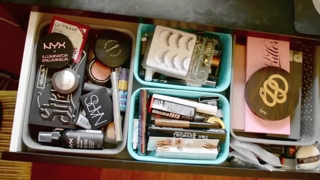 Decluttering My Makeup Collection! смотреть онлайн
