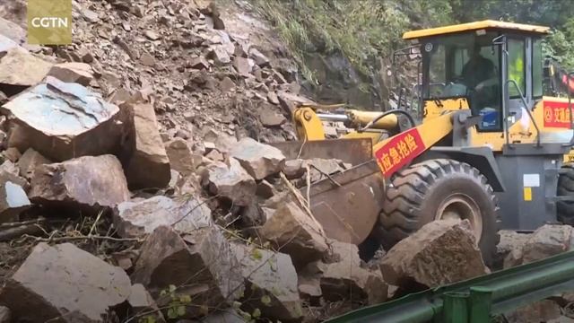 Nearly 10,000 people evacuated due to heavy rain in SW China смотреть онлайн