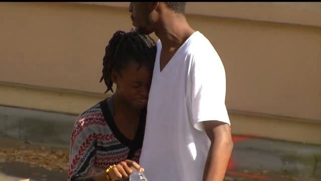 Woman dies in "freak accident" at drive-thru window; Family members speak with News 2 смотреть онлайн