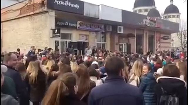 Розіграш IPHONE 5s + 101 ТРОЯНДА в м. Червоноград! смотреть онлайн