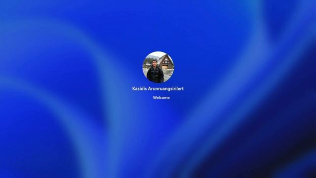 Windows 11 Insider Preview Lock Screen/Login Sequence смотреть онлайн