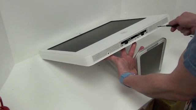 iMac G5 Repair - Front Case Removal смотреть онлайн