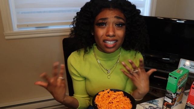 TRYING CHEETOS MAC & CHEESE !!?? 🌶🧀 смотреть онлайн