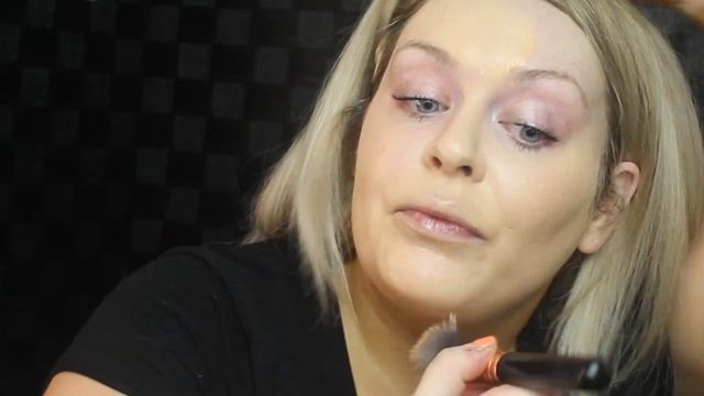 MAC Nourishing Waterproof Foundation And Powder Demo First Impression NC30 смотреть онлайн