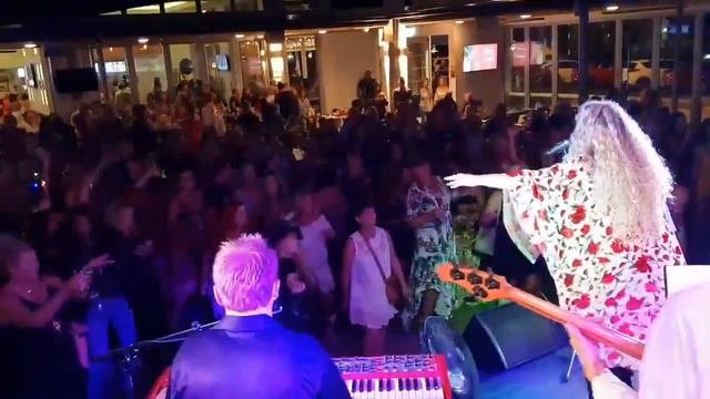 SEVEN WONDERS--Fleetwood Mac---Performed live by " NICKS THE SOUNDS OF STEVIE " смотреть онлайн