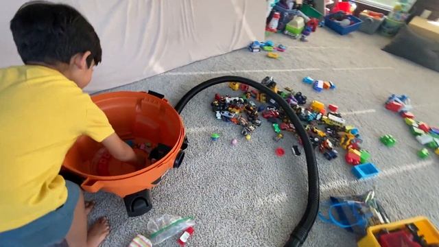 Ridgid Vacuum Cleaner Sucks Toy Cars And Trucks For Toddlers , Water And Lego! Vacuum Boy Zaynn смотреть онлайн