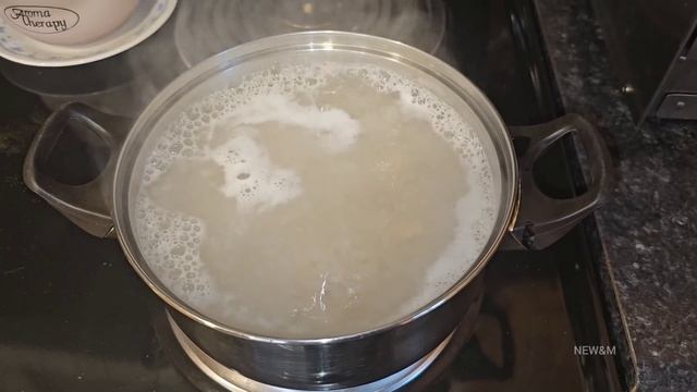 Eating 33 Year Old Limited Edition Kraft Santa Mac Macaroni & Cheese смотреть онлайн