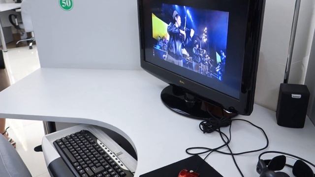 Touring A Completely Empty Computer Room in North Korea смотреть онлайн
