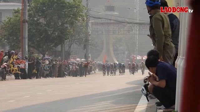Khai mạc Giải đua xe đạp Cúp Truyền hình TP Hồ Chí Minh tại Điện Biên | Báo Lao Động смотреть онлайн
