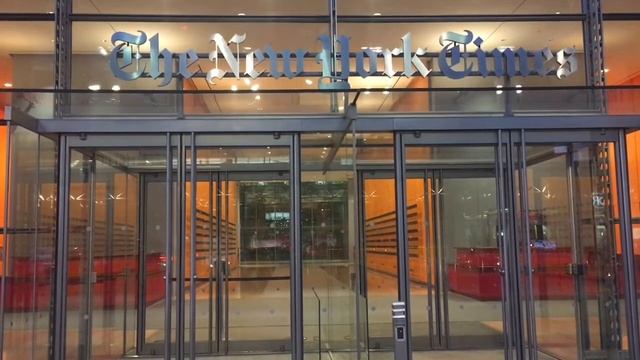 New York Times Building @ 5 In The Morning смотреть онлайн