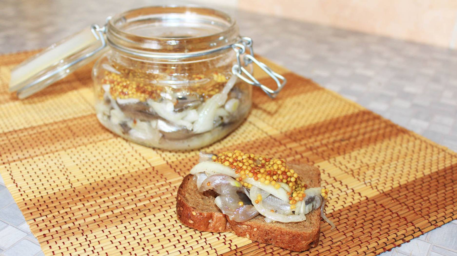 Мойва с луком – вкусная рыбная закуска в банке смотреть онлайн