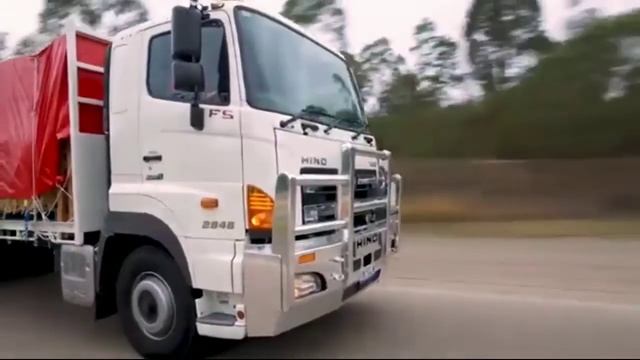 Hino 700 Series: Tones and I - Dance Monkey смотреть онлайн