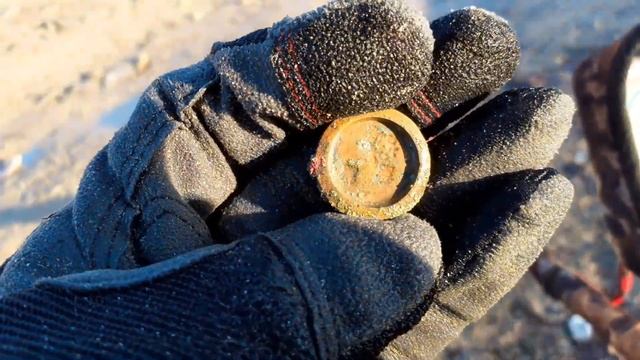 UNEXPECTED FIND ON THE BEACH | MINELAB EQUINOX 800 | METAL DETECTING UK смотреть онлайн