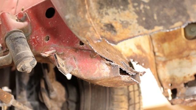 Datsun 510 Removing Rusted Floor смотреть онлайн