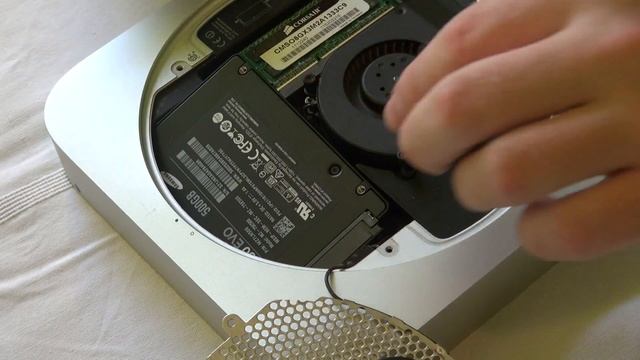 How to upgrade ram and add a SSD on Apple Mac Mini 2012 - 30% faster after upgrade (2018) смотреть онлайн