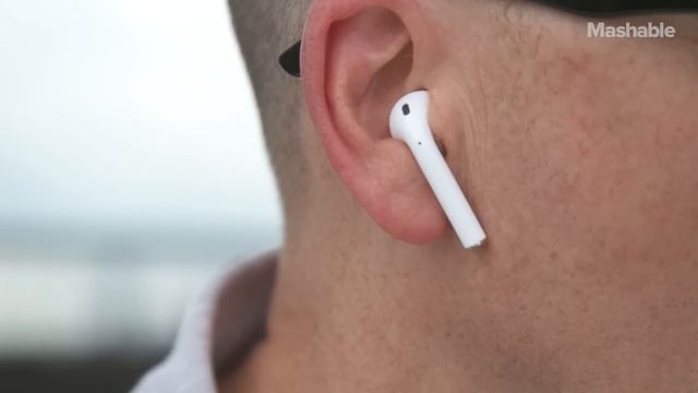 Apple AirPods: Hands (and Ears) on Review смотреть онлайн