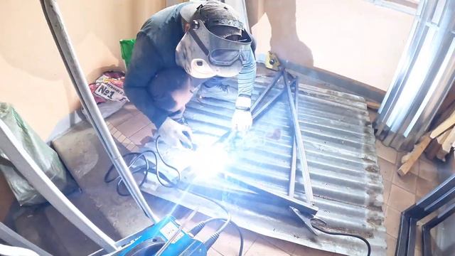 Установка крыши на последнем этаже в г.Химки/Козырёк на балкон/Ремонт крыши балкона/Течёт крыша!!! смотреть онлайн