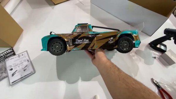 Arrma Infraction 4x4 mega 1/8 unboxing