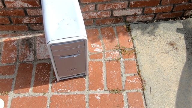 Windows XP Computer Destruction With a Hammer смотреть онлайн