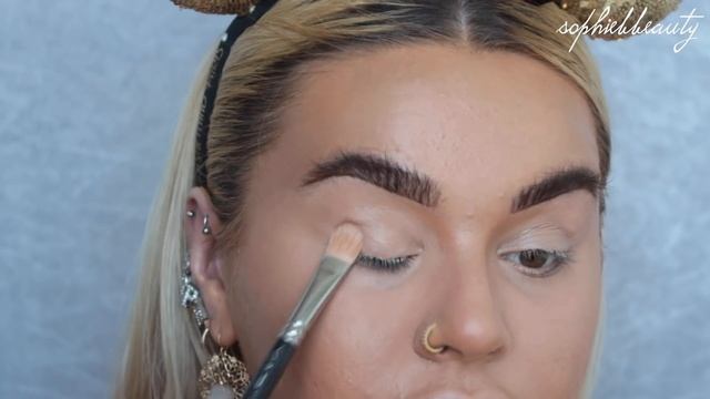 SIMPLE SEXY BROWN EYE & BRONZED SKIN MAKE UP TUTORIAL | SophieBBeauty смотреть онлайн