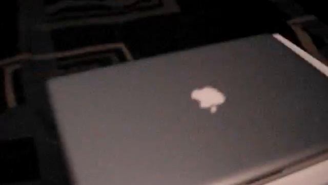 Unboxing of the Aluminum Macbook Pro смотреть онлайн