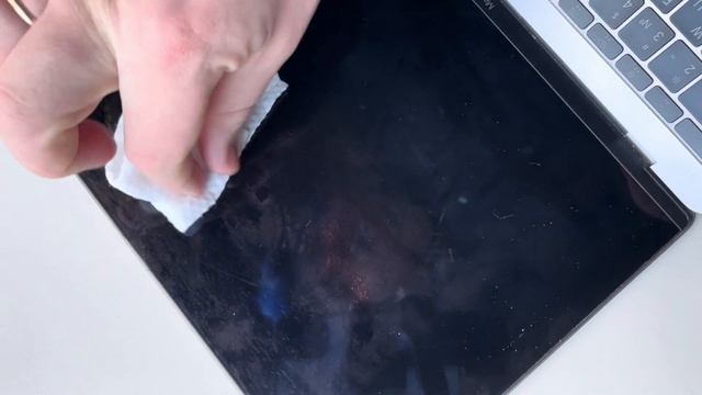 Лайфхак: Как эффективно удалить антибликовое покрытие с макбука. Macbook stain-gate solution смотреть онлайн