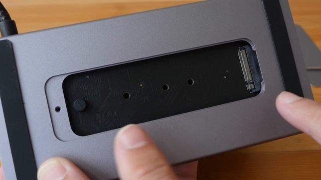 Minisopuru MD813A TB4 vertical laptop dock (review) смотреть онлайн