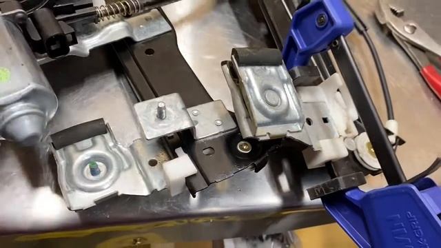 2006 GMC Sierra Window Regulator Repair смотреть онлайн
