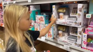 У Алисы НЕТ НАСТРОЕНИЯ! Везём ее в МАГАЗИН ИГРУШЕК!