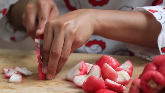 Red Rose Apple Fruit / Rose Apple Jelly Recipe / Prepare By Countryside Life TV. смотреть онлайн