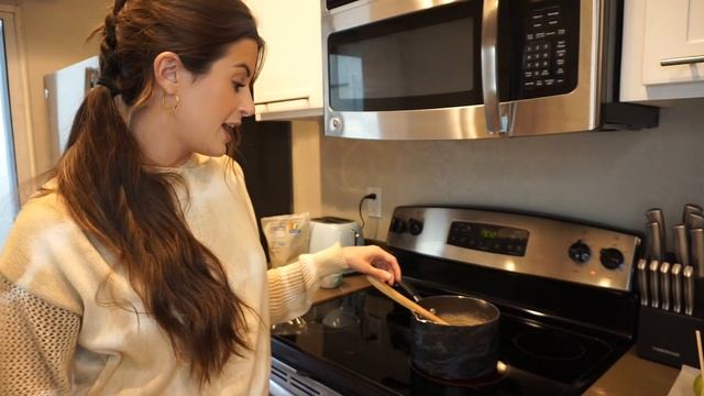 Homemade Caramel Apples w/ Brown Sugar, Cinnamon & White Chocolate! | Cooking with Cooper смотреть онлайн