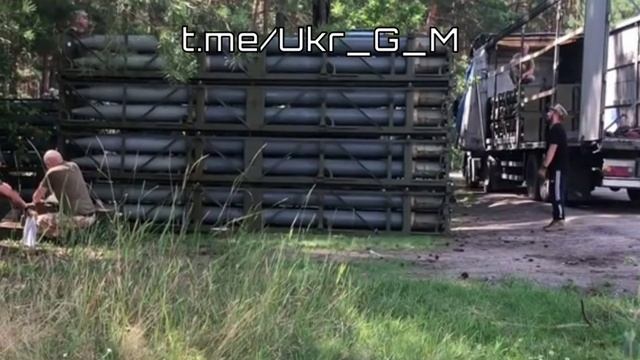 ⚡️СВО 18+ ВСУшники скрытно транспортируют боевую технику и боеприпасы смотреть онлайн