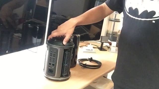 MacPro 12 Cores Max Spec Unboxing & GeekBench & CineBench смотреть онлайн