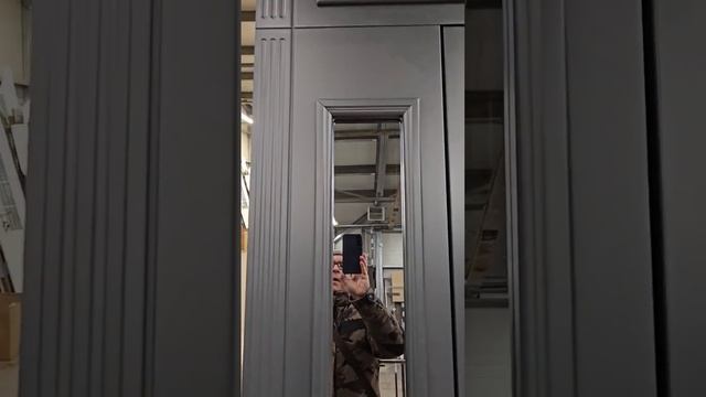 парадная входная дверь с терморазрывом в коттедж нестандартного размера в английском стиле. на зака смотреть онлайн