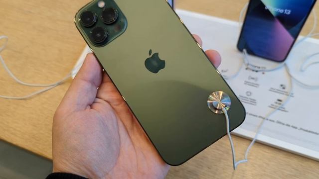BEST iPhone 13 / 13 PRO COLORS EVER! Green & Alpine Green - First Hands-on Experience and Impressio смотреть онлайн