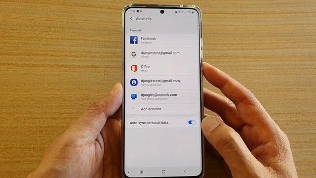Galaxy S20/S20+: How to Enable / Disable Auto Sync Personal Data смотреть онлайн