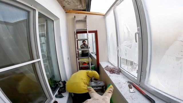 Крыша на балкон зимой в г. Люберцы/Ремонт крыши/Установка крыши/Течёт крыша/Козырёк над лоджией смотреть онлайн